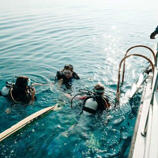 Three women learning to dive