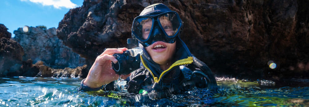Teenage boy diving
